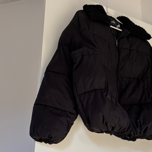 Urban Outfitters Black Puffer Jacket - Picture 6 of 8
